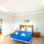 Isa - Heated Pool - Free Wi-fi - Air Con *