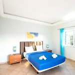 Vila Isa - Heated Pool - Free Wi-fi - Air Con *