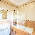 Isa - Heated Pool - Free Wi-fi - Air Con *