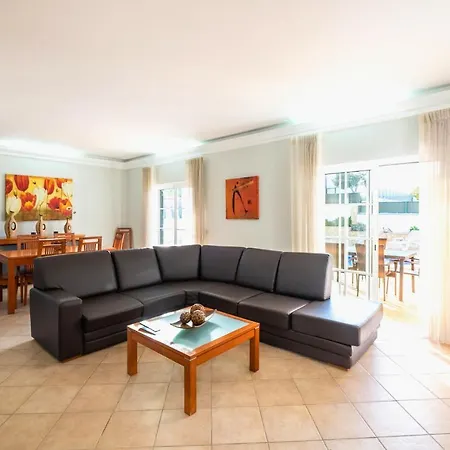 Isa - Heated Pool - Free Wi-fi - Air Con *