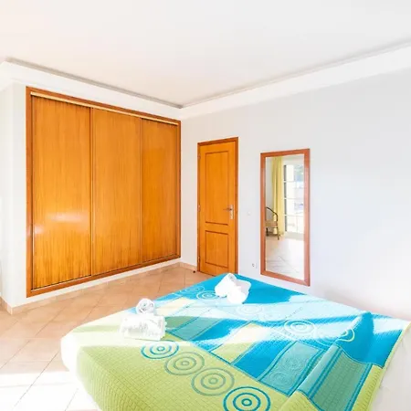 Isa - Heated Pool - Free Wi-fi - Air Con Guia (Faro)