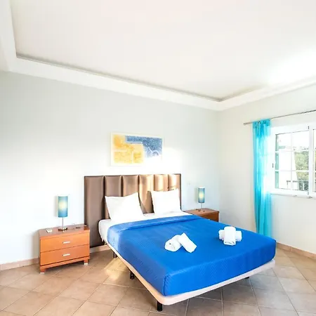 Villa Isa - Heated Pool - Free Wi-fi - Air Con *