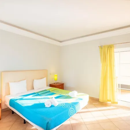 Isa - Heated Pool - Free Wi-fi - Air Con * Guia (Faro)