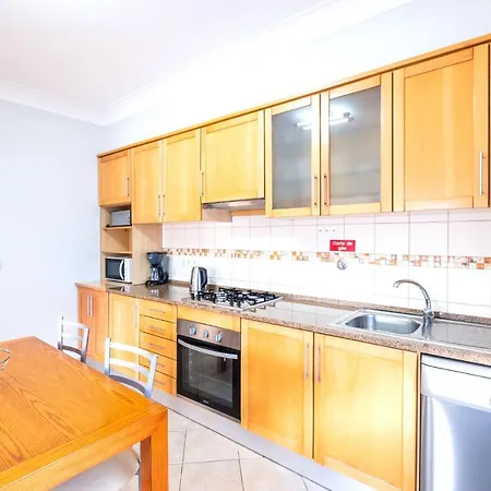 Villa Isa - Heated Pool - Free Wi-fi - Air Con